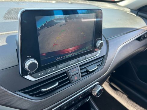 Used 2024 Nissan Altima 2.5 SV FWD image 29