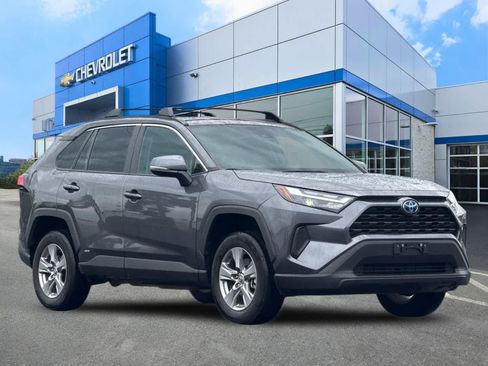Used 2024 Toyota RAV4 XLE AWD/4WD image 9