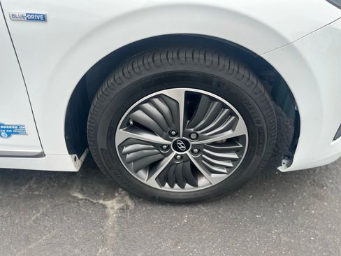 Used 2020 Hyundai Ioniq SE image 9