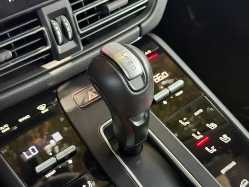 Certified 2023 Porsche Macan Turbo AWD/4WD image 24