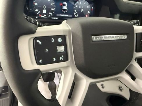 Used 2026 Land Rover Defender 110 X-Dynamic SE image 18