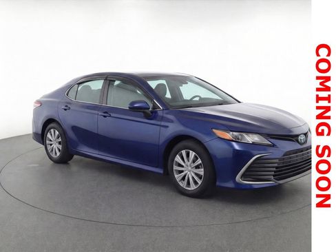 Used 2023 Toyota Camry LE image 3
