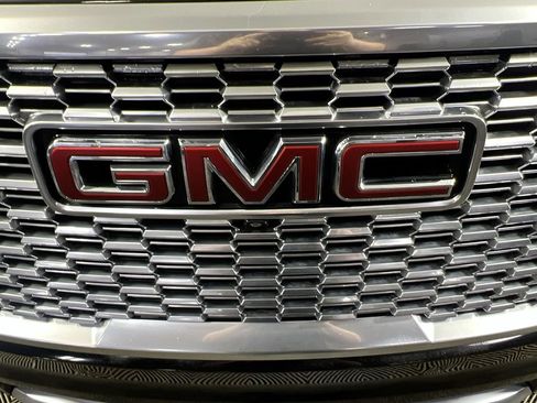 Used 2021 GMC Yukon Denali w/ Denali Premium Package image 32