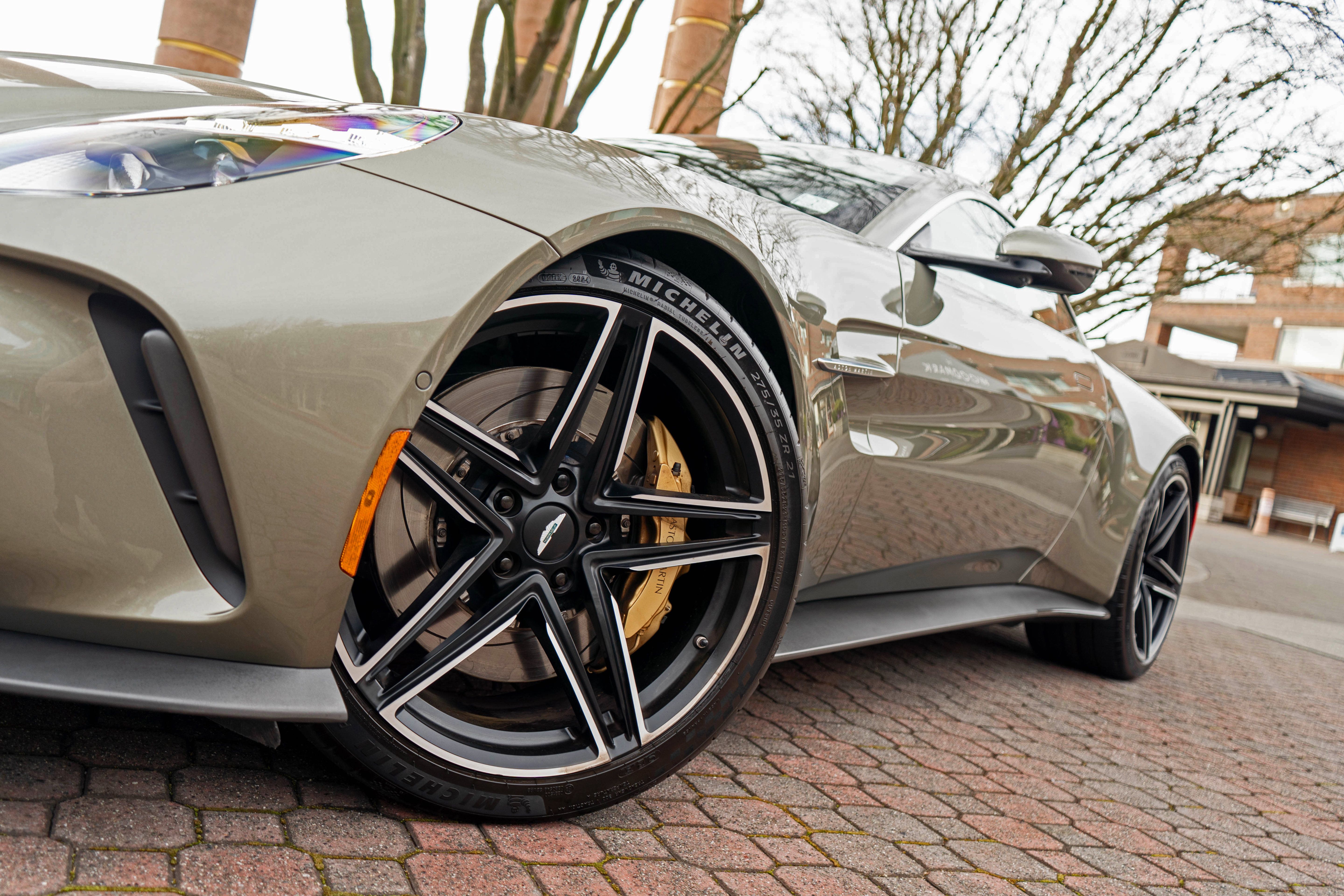 Used 2025 Aston Martin V8 Vantage Coupe RWD image 33