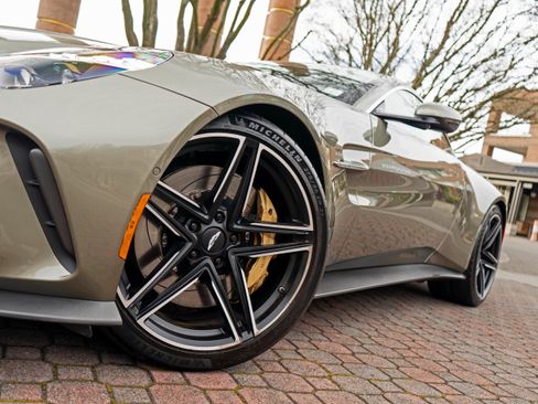Used 2025 Aston Martin V8 Vantage Coupe image 33