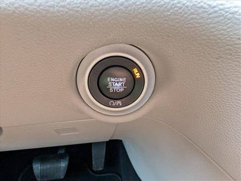 Used 2020 Chrysler Voyager Lxi FWD image 36