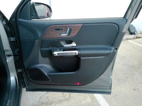 Used 2023 Mercedes-Benz EQB 300 4MATIC w/ Exclusive Package image 20