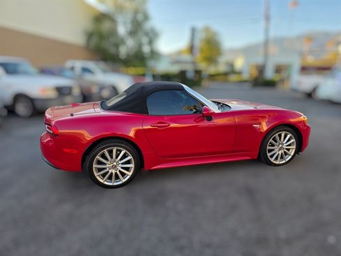 Used 2017 FIAT 124 Spider Lusso RWD image 3