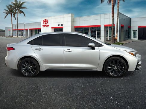 Used 2025 Toyota Corolla SE image 2