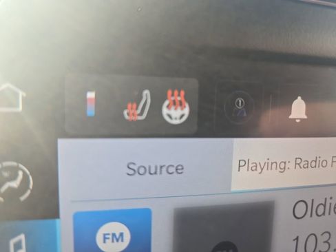 Used 2023 Chrysler Voyager LX image 21