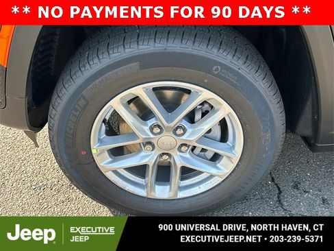 New 2025 Jeep Grand Cherokee Laredo w/ Luxury Tech Group I image 8