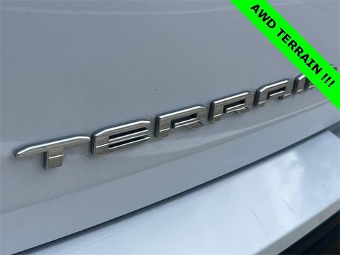 Used 2023 GMC Terrain SLE w/ Driver Convenience Package image 13