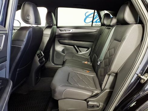 Used 2024 Volkswagen Atlas Cross Sport SE FWD image 8