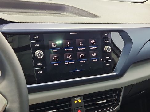Certified 2023 Volkswagen Taos SE w/ Panoramic Sunroof Package FWD image 19