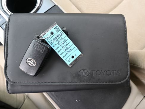 Used 2012 Toyota Prius V Five image 39