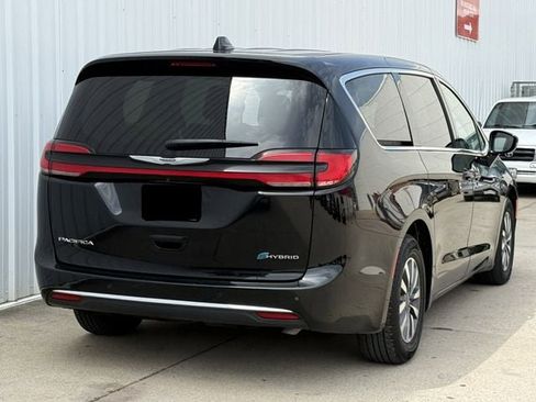Used 2024 Chrysler Pacifica Limited FWD image 4