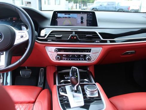 Used 2022 BMW 750i xDrive w/ M Sport Package AWD/4WD image 17