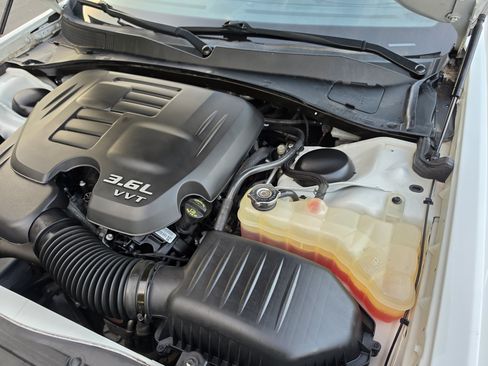 Used 2017 Chrysler 300 Limited RWD image 39