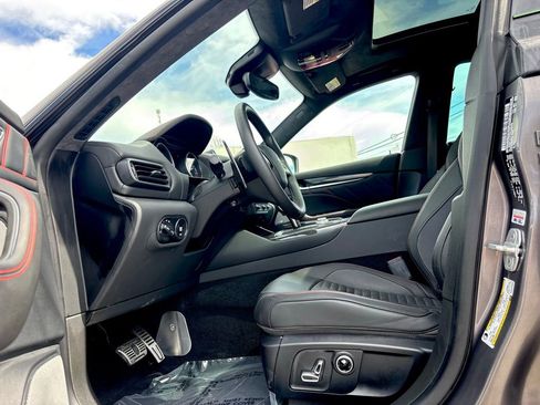 Used 2023 Maserati Levante Trofeo image 11