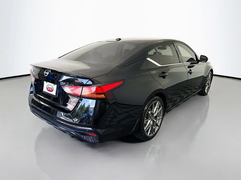 Used 2024 Nissan Altima 2.0 SR FWD image 5