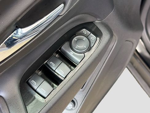 Used 2022 Chevrolet Equinox Premier w/ LPO, Floor Liner Package FWD image 18