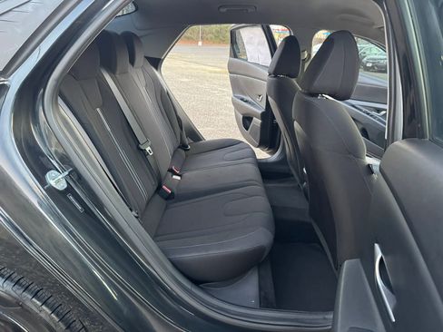 Used 2021 Hyundai Elantra SEL FWD image 16