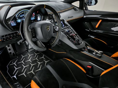 Used 2019 Lamborghini Aventador SVJ image 27