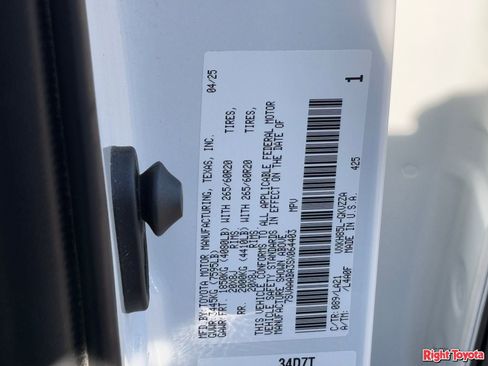 Certified 2025 Toyota Sequoia Platinum image 32