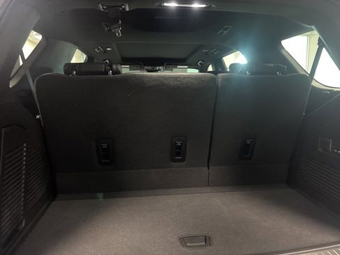 Used 2024 GMC Yukon AT4 image 5