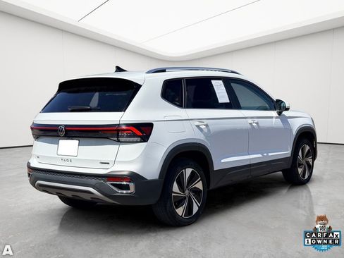 Used 2025 Volkswagen Taos SE AWD/4WD image 6