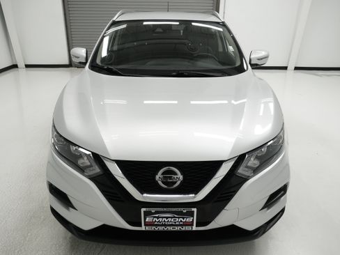 Used 2021 Nissan Rogue Sport SV FWD image 2
