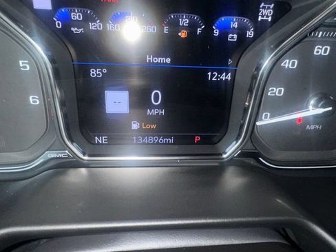 Used 2021 GMC Yukon XL SLT w/ SLT Premium Package AWD/4WD image 12