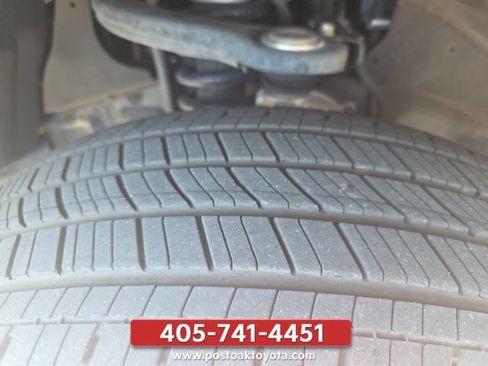 Used 2024 Toyota Tacoma TRD Sport AWD/4WD image 33