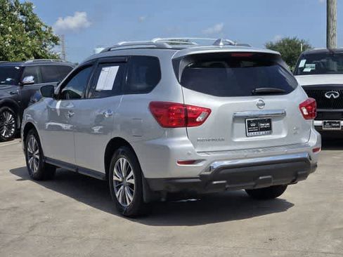 Used 2020 Nissan Pathfinder SV AWD/4WD image 4