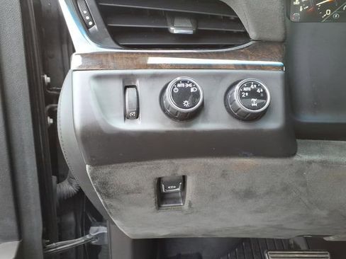 Used 2015 Cadillac Escalade ESV Platinum AWD/4WD image 17