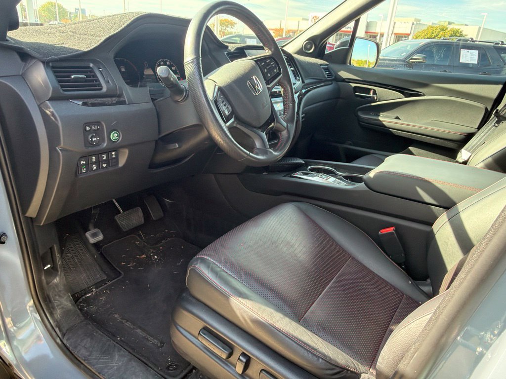 Used 2025 Honda Ridgeline Black Edition image 5