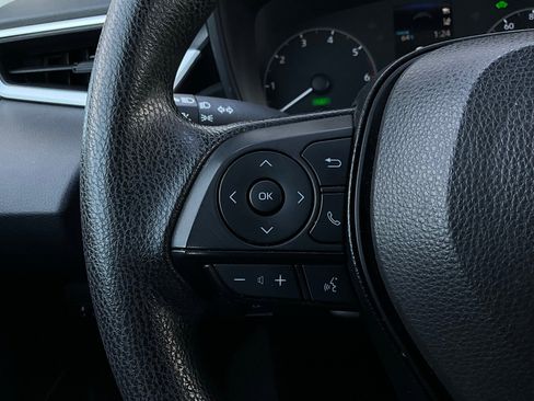 Used 2025 Toyota Corolla LE image 30