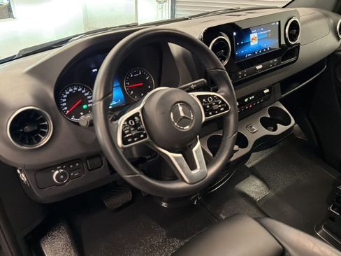 Used 2022 Mercedes-Benz Sprinter 3500 image 4
