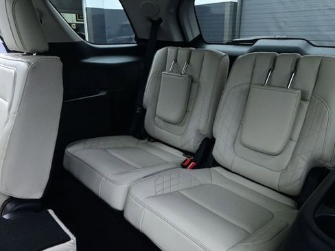 Used 2018 Ford Explorer Platinum AWD/4WD image 15