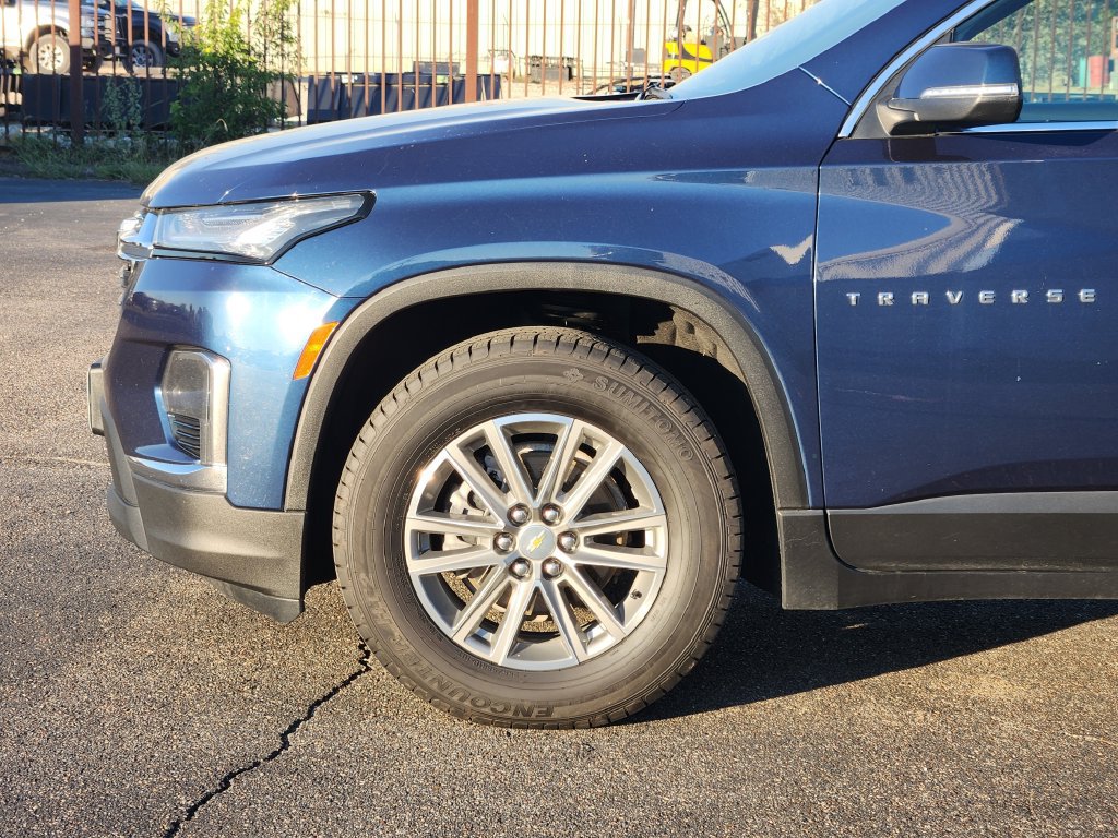 Used 2022 Chevrolet Traverse LT FWD image 9