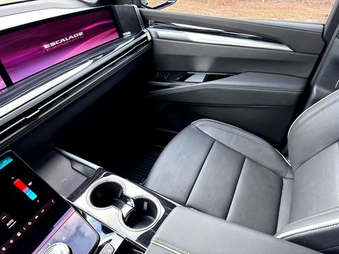 Used 2025 Cadillac Escalade Sport w/ Touring Package image 44