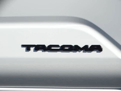 Used 2025 Toyota Tacoma TRD Off-Road image 9