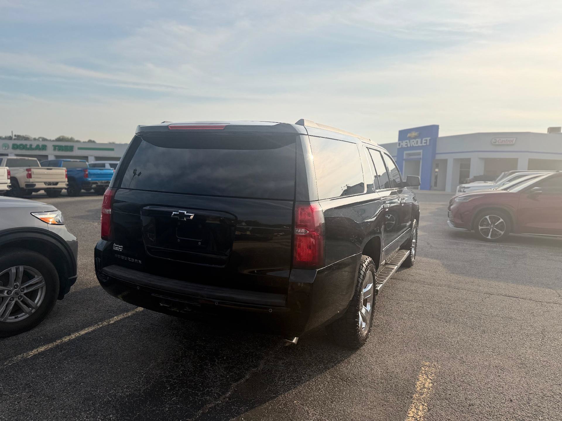 Used 2019 Chevrolet Suburban LT w/ LT Signature Package AWD/4WD image 3
