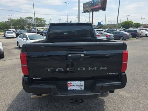 Certified 2025 Toyota Tacoma TRD Off-Road AWD/4WD image 5