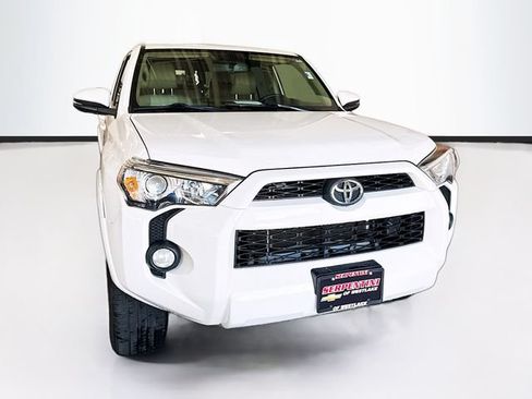 Used 2018 Toyota 4Runner SR5 Premium AWD/4WD image 3