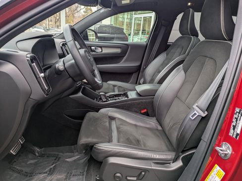 Used 2022 Volvo XC40 T5 R-Design w/ Advanced Package image 23