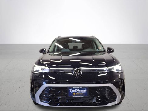 New 2025 Volkswagen Taos SEL image 4