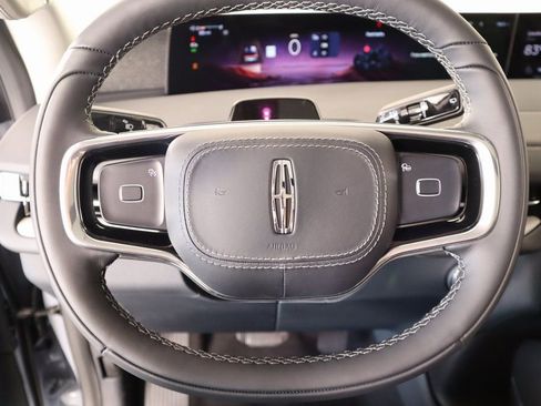 New 2025 Lincoln Navigator Reserve image 3