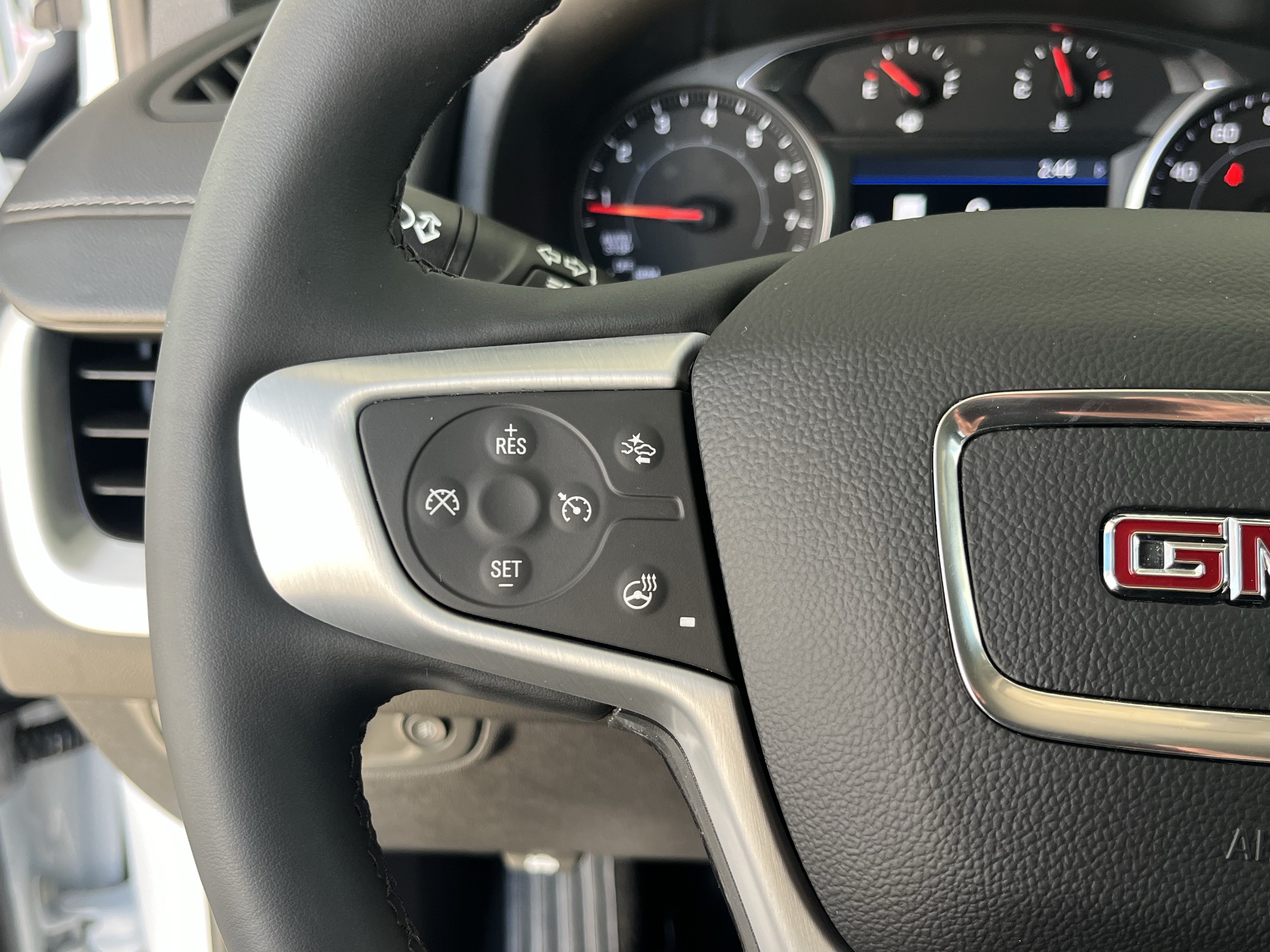 Used 2023 GMC Terrain SLT w/ Infotainment Package II FWD image 14