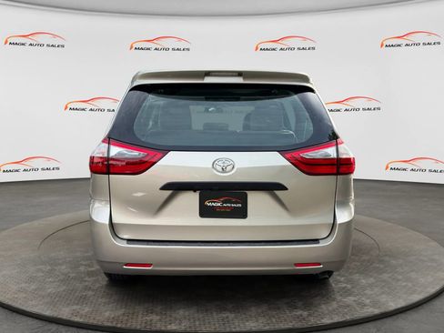 Used 2017 Toyota Sienna L FWD image 9